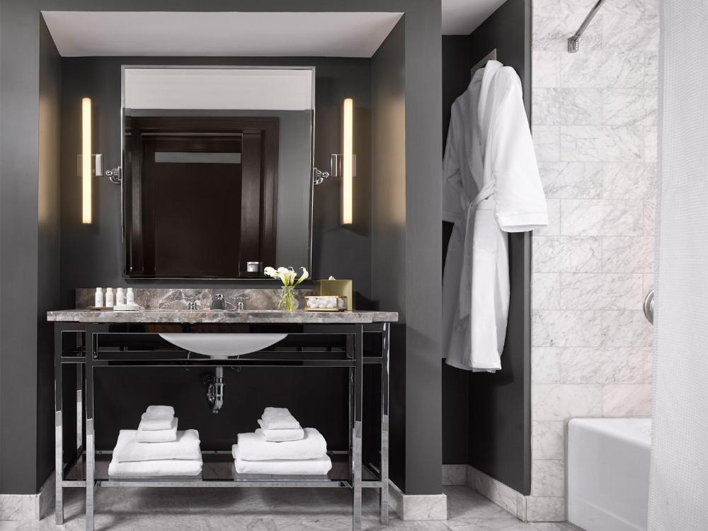 Queen Room with Two Queen Beds and Mobility Accessible Tub interior